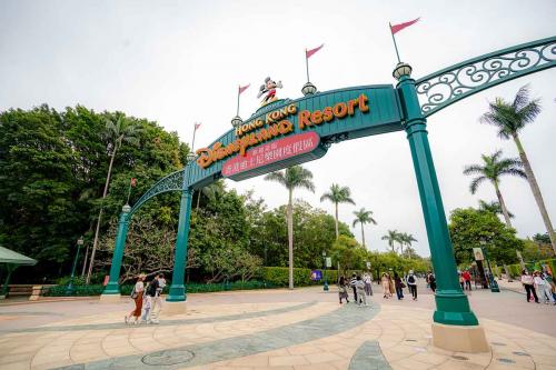 D1-01 NEFFUL-DISNEY-2025-0028