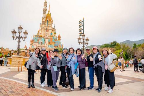 D1-12 NEFFUL-DISNEY-2025-0232