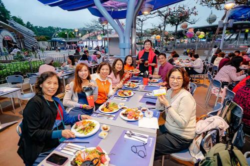 D1-23 NEFFUL-DISNEY-2025-0365